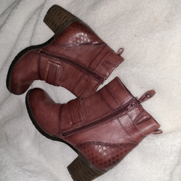 Earth Size 9.5 Dark Red Leather Booties - Picture 3 of 10
